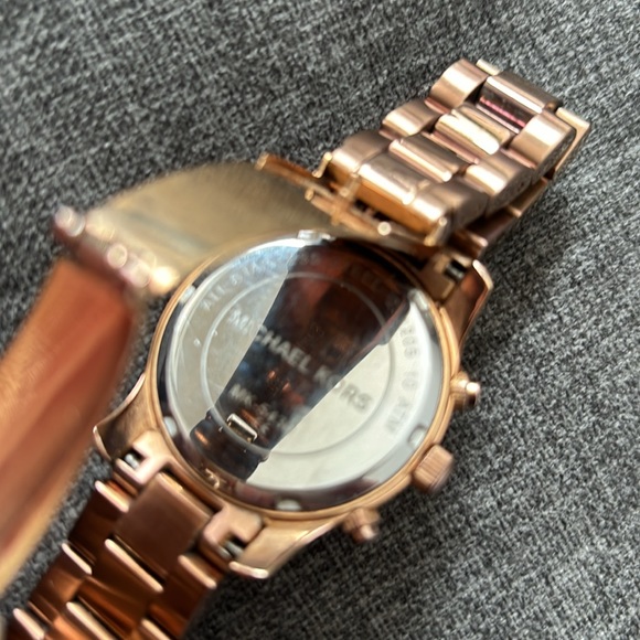 Michael Kors rose gold watch - Picture 4 of 5